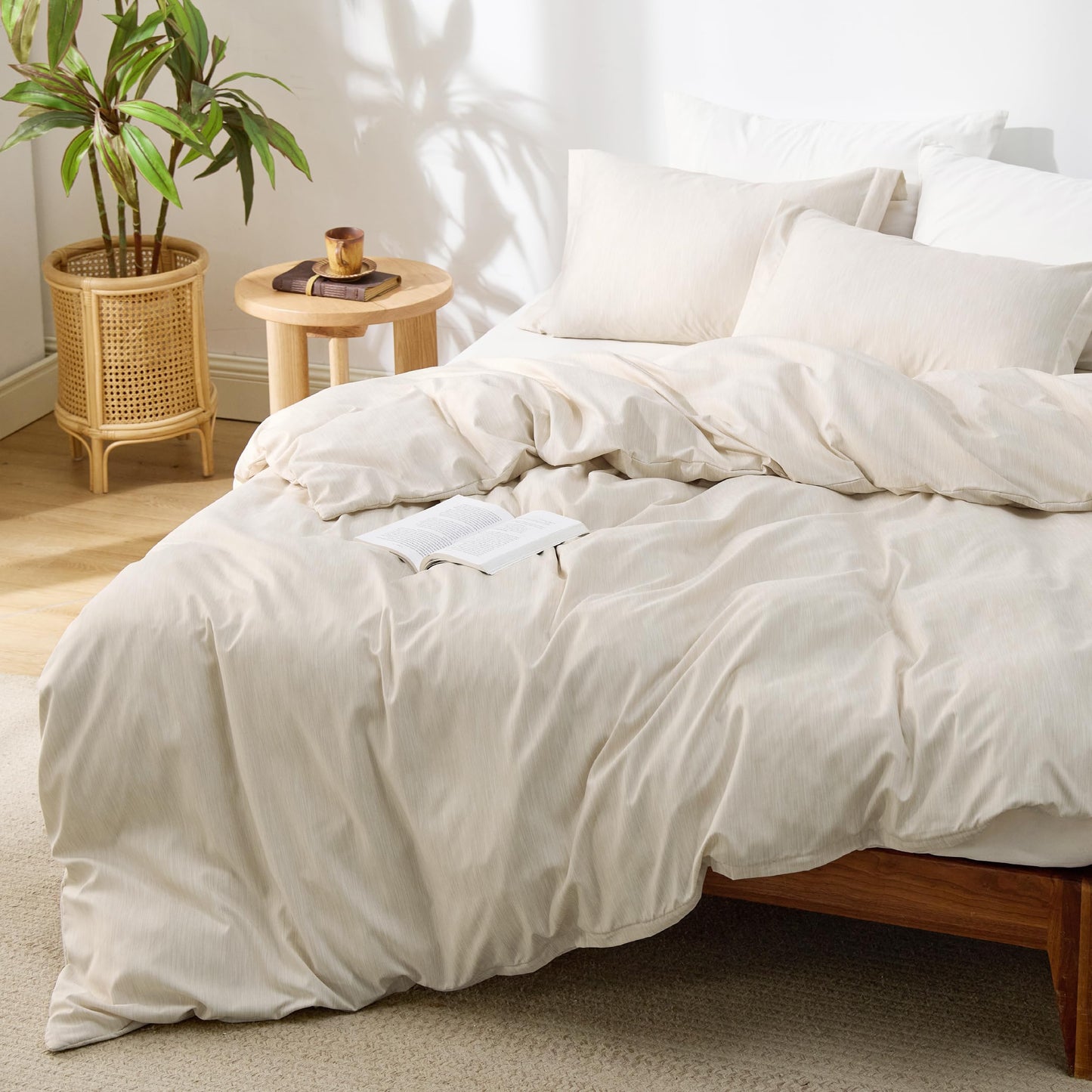 Bedsure Duvet Cover Queen Size - Reversible Cute Floral Duvet Cover Set with Zipper Closure, 3 Pieces White Bedding Set with 8 Corner Ties and 2 Pillow Shams 20"x26"