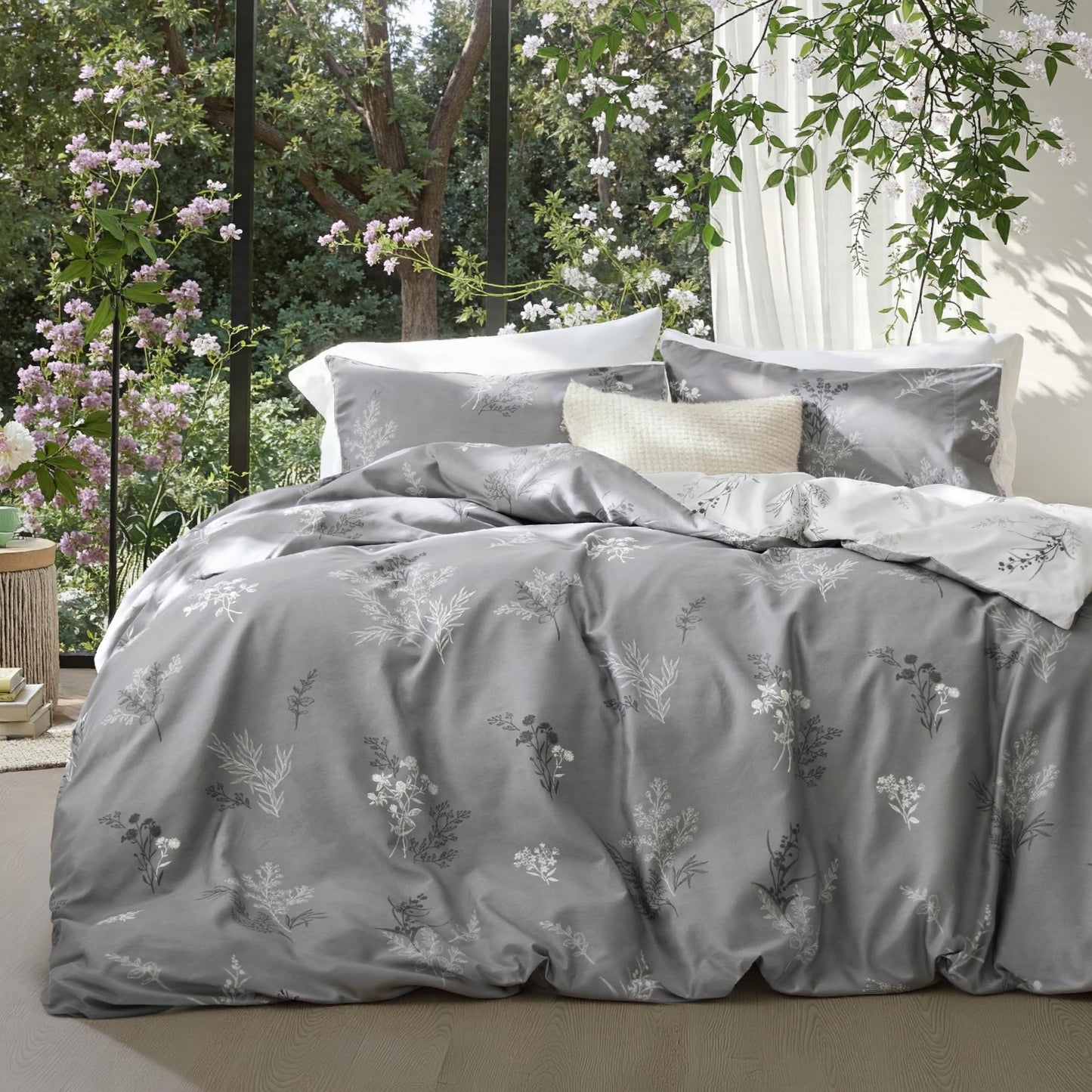 Bedsure Duvet Cover Queen Size - Reversible Cute Floral Duvet Cover Set with Zipper Closure, 3 Pieces White Bedding Set with 8 Corner Ties and 2 Pillow Shams 20"x26"