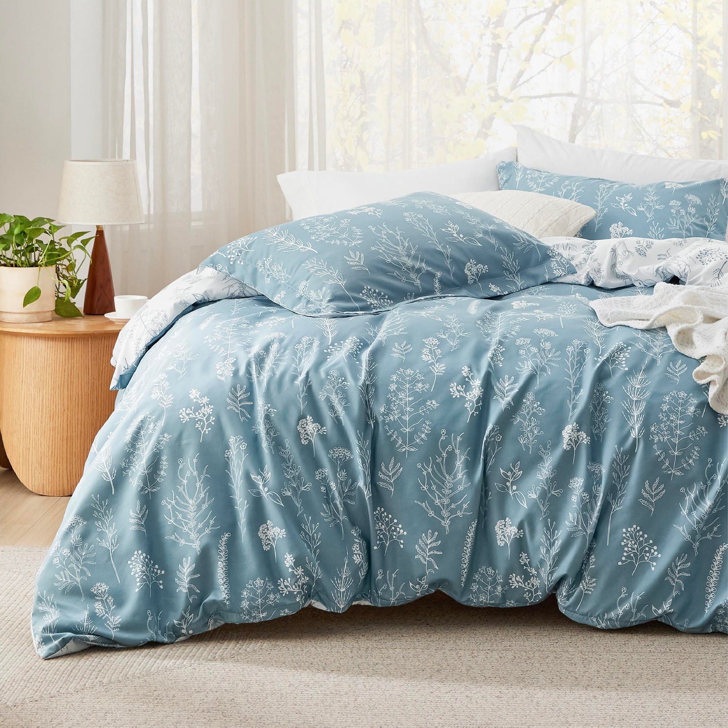Bedsure Duvet Cover Queen Size - Reversible Cute Floral Duvet Cover Set with Zipper Closure, 3 Pieces White Bedding Set with 8 Corner Ties and 2 Pillow Shams 20"x26"