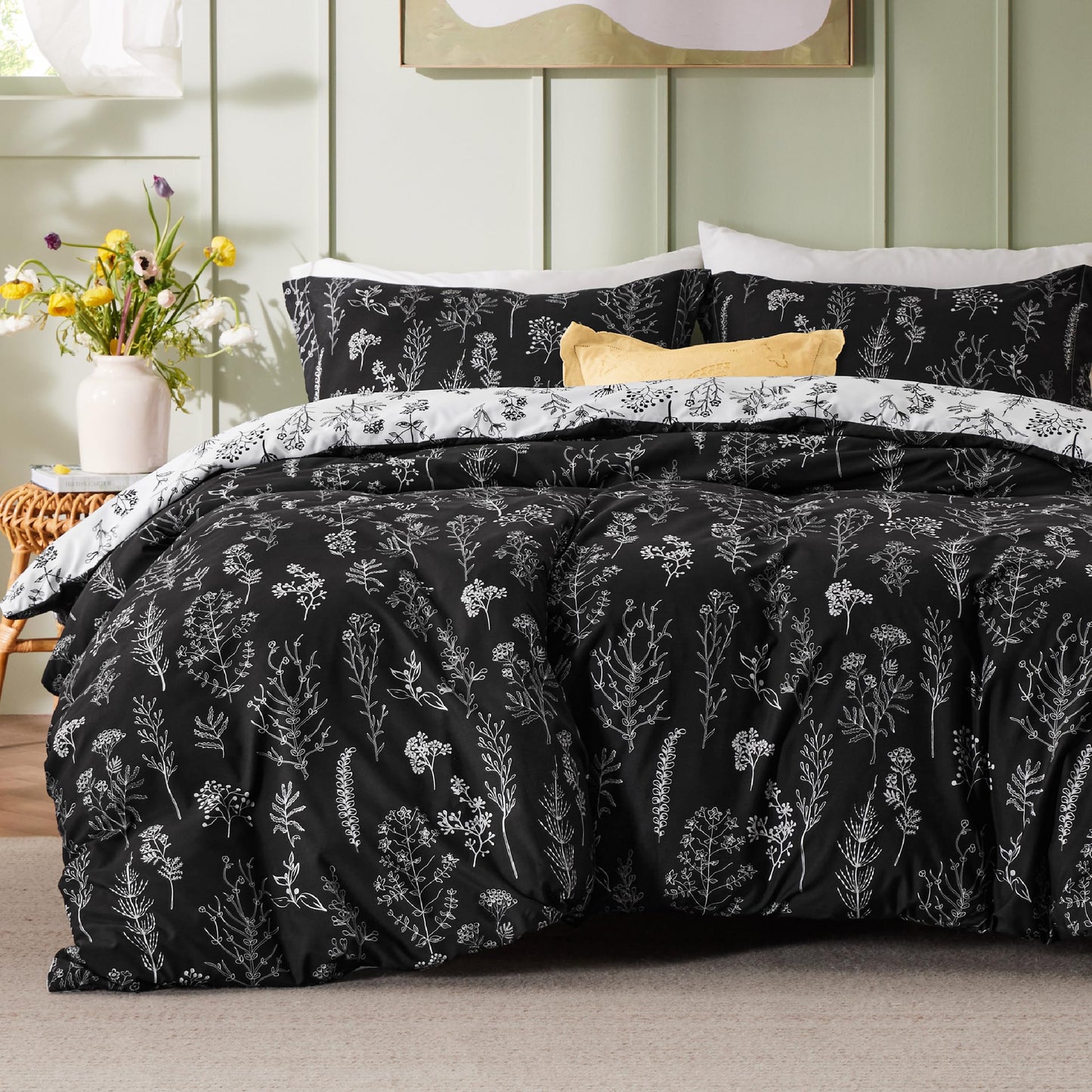 Bedsure Duvet Cover Queen Size - Reversible Cute Floral Duvet Cover Set with Zipper Closure, 3 Pieces White Bedding Set with 8 Corner Ties and 2 Pillow Shams 20"x26"