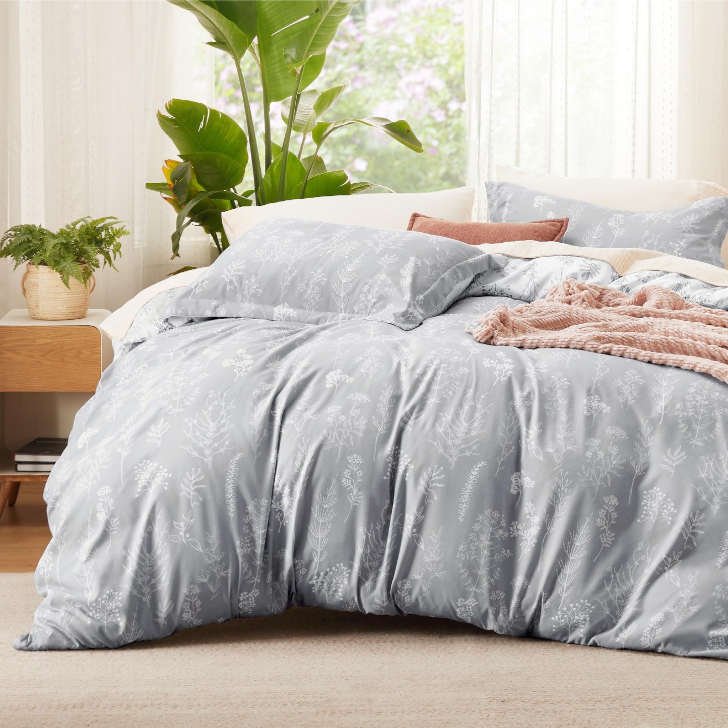Bedsure Duvet Cover Queen Size - Reversible Cute Floral Duvet Cover Set with Zipper Closure, 3 Pieces White Bedding Set with 8 Corner Ties and 2 Pillow Shams 20"x26"