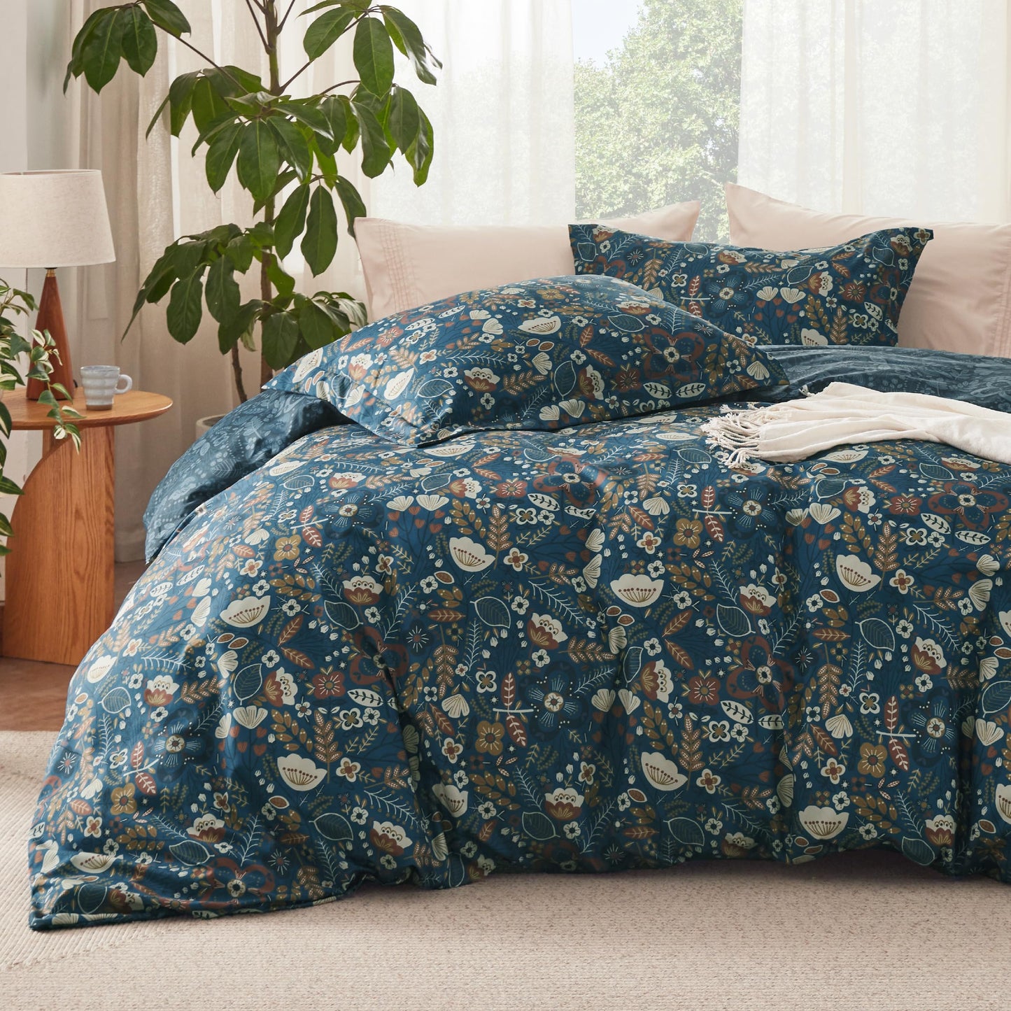 Bedsure Duvet Cover Queen Size - Reversible Cute Floral Duvet Cover Set with Zipper Closure, 3 Pieces White Bedding Set with 8 Corner Ties and 2 Pillow Shams 20"x26"