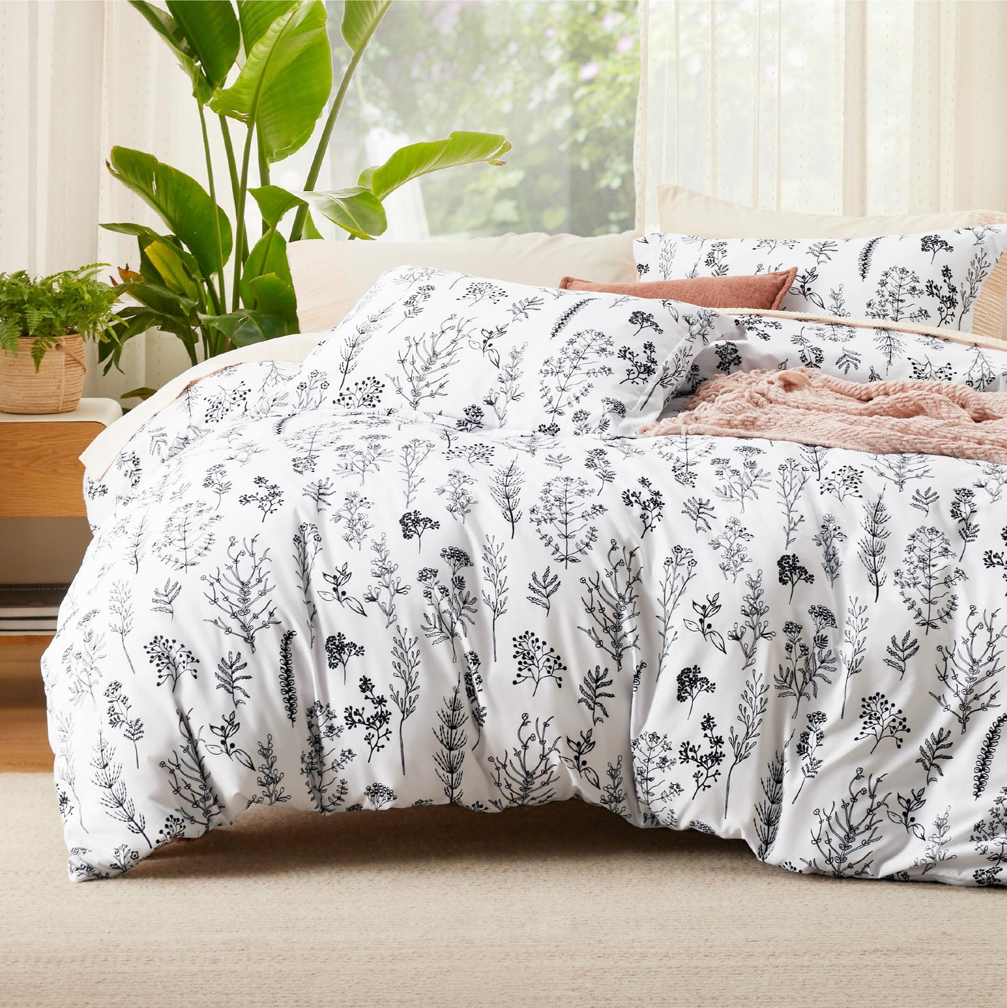 Bedsure Duvet Cover Queen Size - Reversible Cute Floral Duvet Cover Set with Zipper Closure, 3 Pieces White Bedding Set with 8 Corner Ties and 2 Pillow Shams 20"x26"