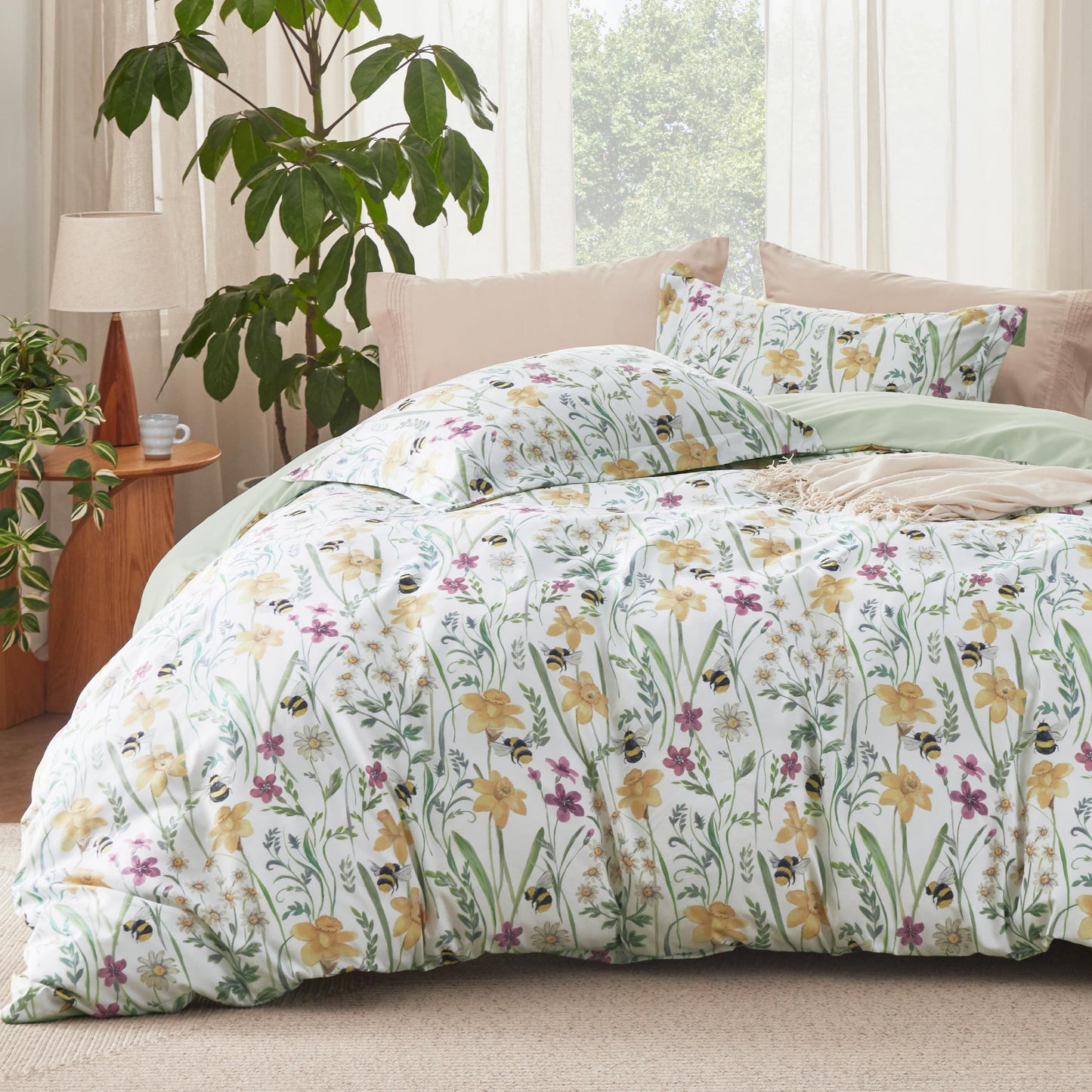 Bedsure Duvet Cover Queen Size - Reversible Cute Floral Duvet Cover Set with Zipper Closure, 3 Pieces White Bedding Set with 8 Corner Ties and 2 Pillow Shams 20"x26"