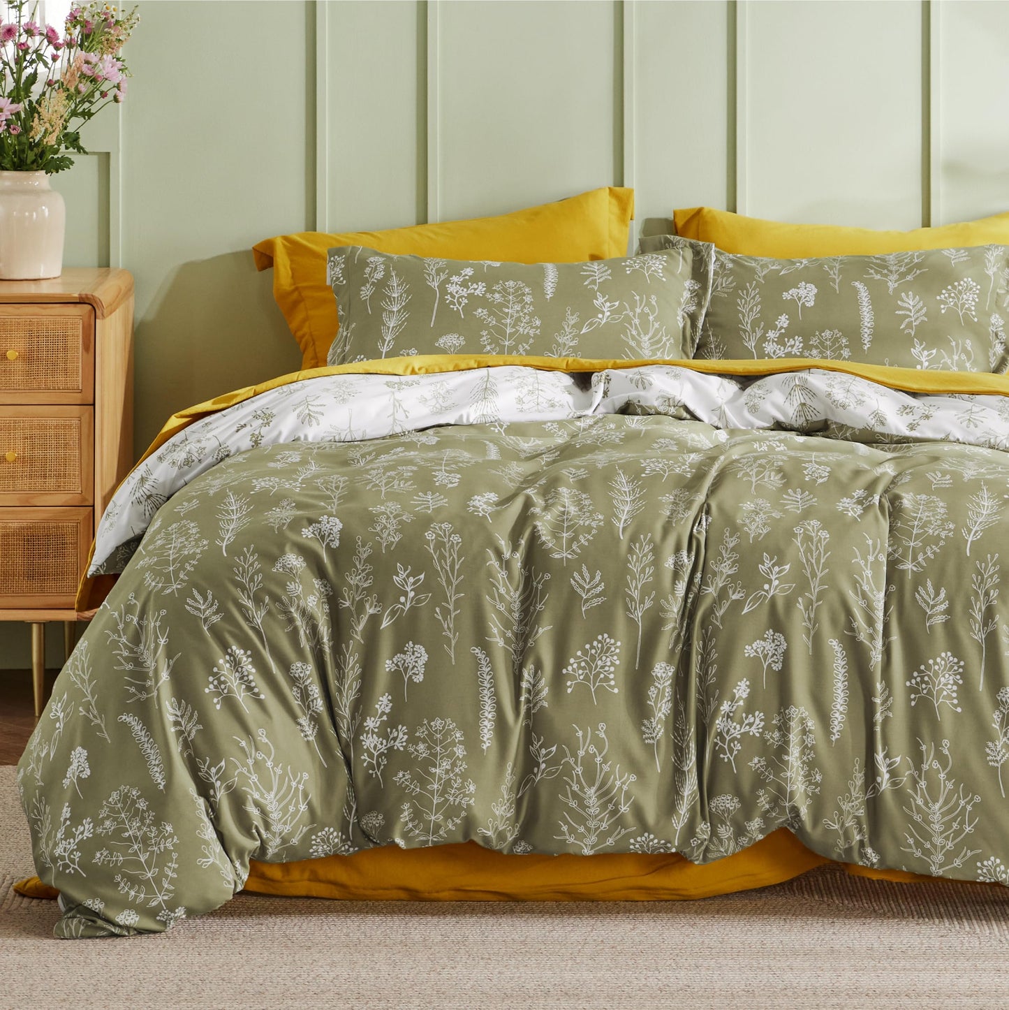 Bedsure Duvet Cover Queen Size - Reversible Cute Floral Duvet Cover Set with Zipper Closure, 3 Pieces White Bedding Set with 8 Corner Ties and 2 Pillow Shams 20"x26"