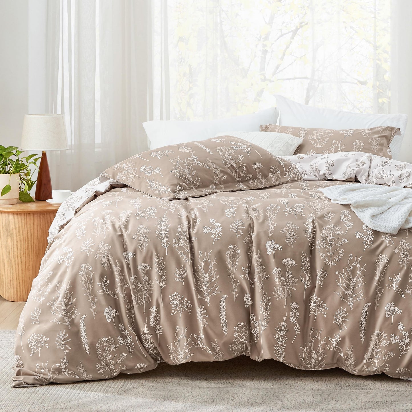 Bedsure Duvet Cover Queen Size - Reversible Cute Floral Duvet Cover Set with Zipper Closure, 3 Pieces White Bedding Set with 8 Corner Ties and 2 Pillow Shams 20"x26"