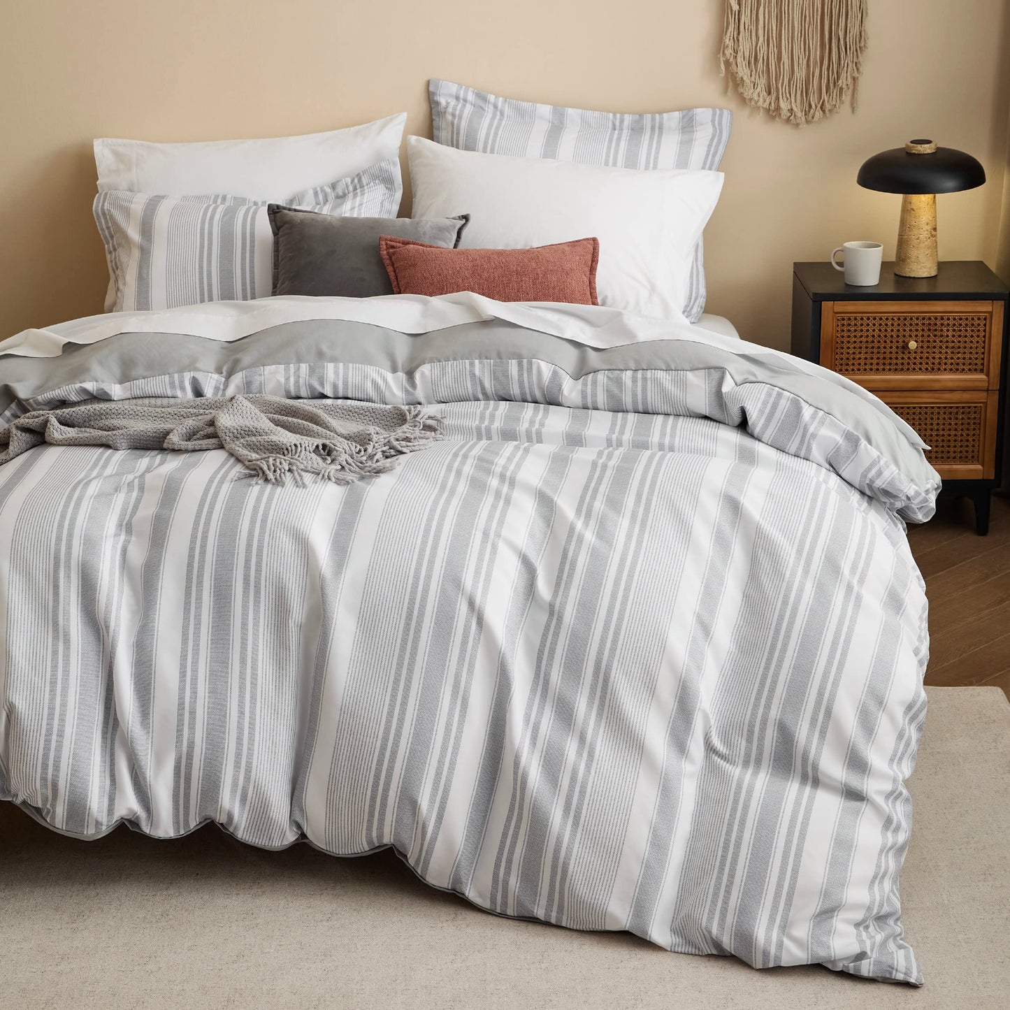 Bedsure Duvet Cover Queen Size - Reversible Cute Floral Duvet Cover Set with Zipper Closure, 3 Pieces White Bedding Set with 8 Corner Ties and 2 Pillow Shams 20"x26"